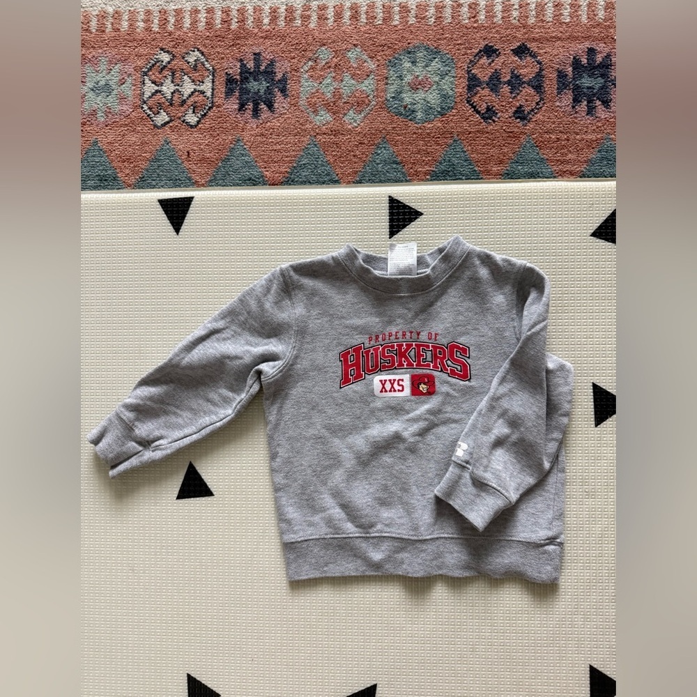 Russell|Vintage toddler sweatshirt,gender neutral Huskers Kids Gray Sweatshirt⢠- Picture 2 of 6
